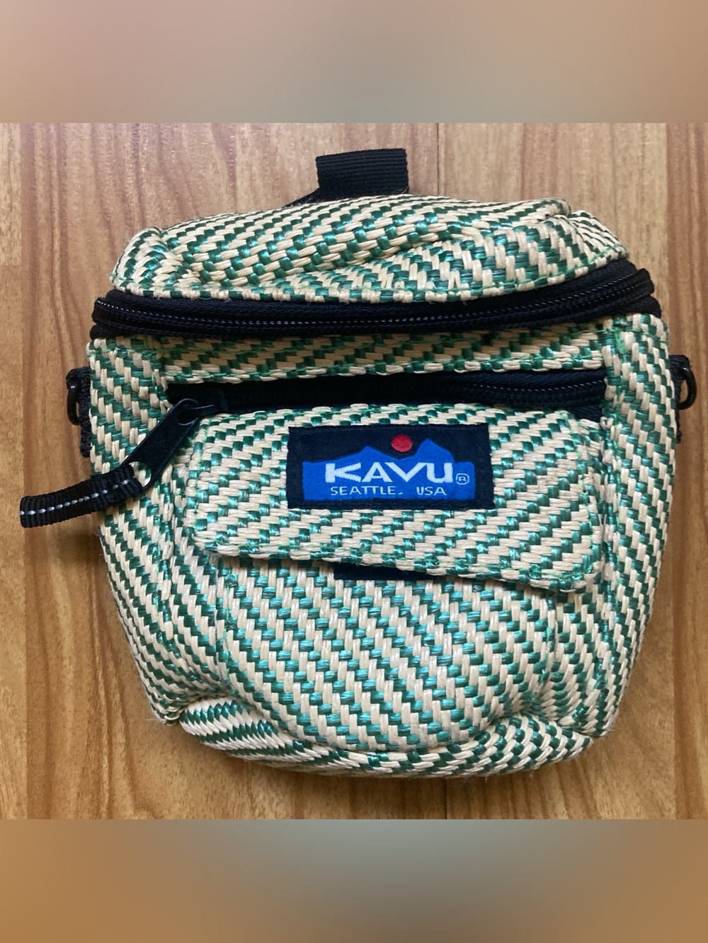 Kavu Green & Cream Woven Mini bag